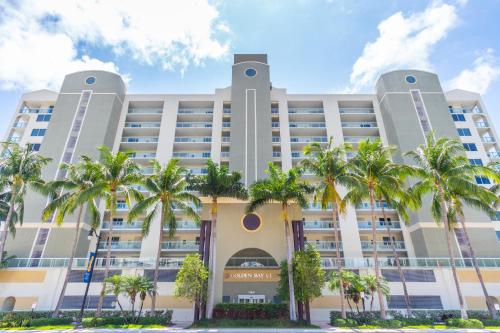 Golden Bay 402 in Miami Beach, USA