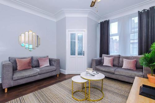 Monthly & Weekly Offers , Pool Table , PS4 , Liverpool , 3 Bed House , Ideal For Contractors , Relocation & Family Stays gîte à louer Bootle Oriel Road Railway Station