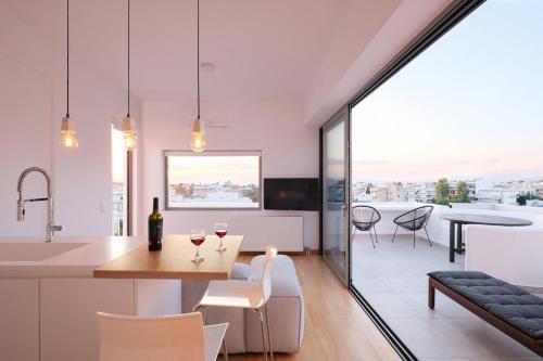 Glyfada Amazing Suite with sea view & jacuzzi