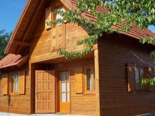 Holiday Home Schönes Holzhaus in Balatonfokajár by Interhome (Holiday Home Schones Holzhaus in Balatonfokajar by Interhome) in Balatonfőkajár