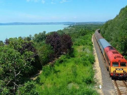 Holiday Home Schönes Holzhaus in Balatonfokajár by Interhome (Holiday Home Schones Holzhaus in Balatonfokajar by Interhome) in Balatonfőkajár