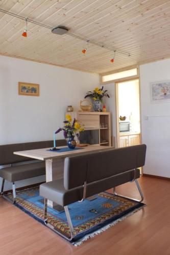 Holiday Home Freistehendes Ferienhaus beim Wellnessbad mit eingezauntem Garten und Terrasse by Inter in Dombovar