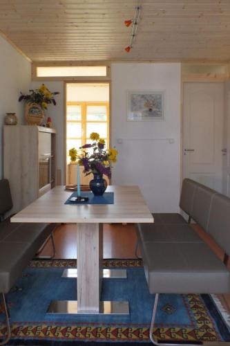 Holiday Home Freistehendes Ferienhaus beim Wellnessbad mit eingezauntem Garten und Terrasse by Inter in Dombovar