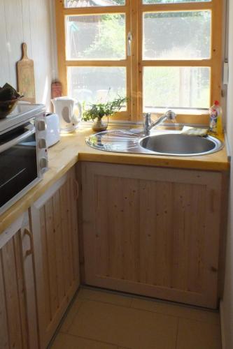 Holiday Home Freistehendes Ferienhaus beim Wellnessbad mit eingezauntem Garten und Terrasse by Inter in Dombovar