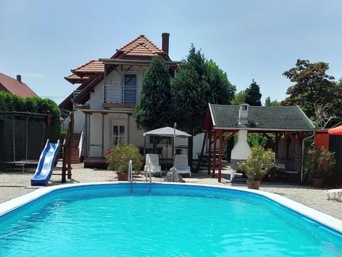 Holiday Home am See by Interhome – khách sạn tại Balatonmariafurdo
