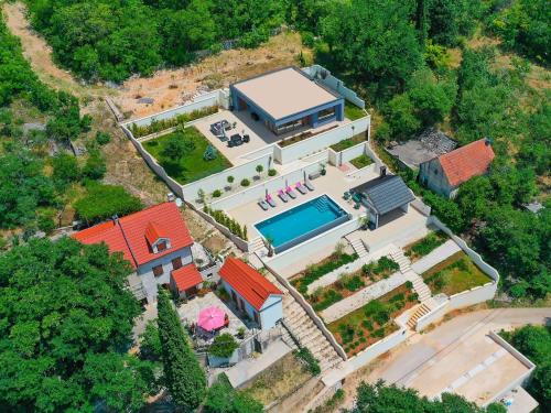 Holiday Home Luxury Villa Dobri Dida by Interhome in Donji Vinjani