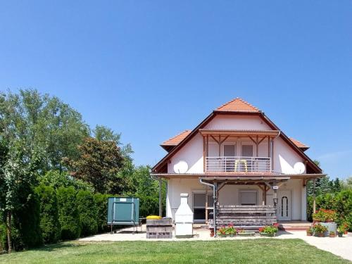 Holiday Home am See by Interhome – khách sạn tại Balatonmariafurdo
