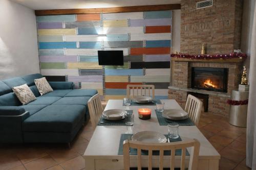 Iekārtas, La corte di Betty - dimora in pietra con camino in Santa Maria della Versa