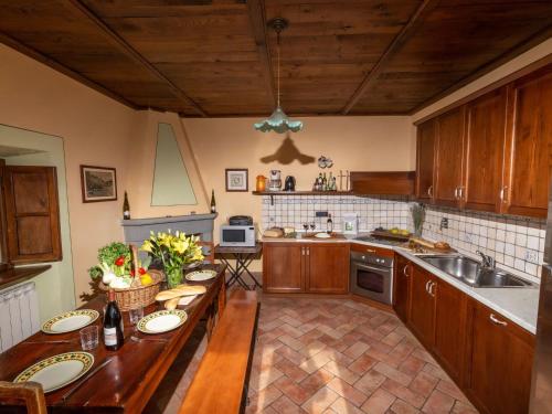 Holiday Home Villa Pruneto mit Pool in den Hügeln der Toskana by Interhome (Holiday Home Villa Pruneto mit Pool in den Hugeln der Toskana by Interhome) in Поппі