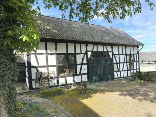 Historische Scheune mit Whirlpool in Hennef