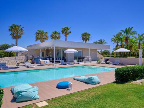 Holiday Home Anthea- Villa mit Pool und Fußball-Tennisplatz nur wenige Kilometer vom Strand by Interhome