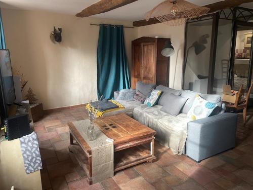 LÉchappée Provençale gîte à louer Signes