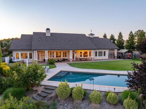 Bazén, Frontier Farmhouse in Templeton (CA)