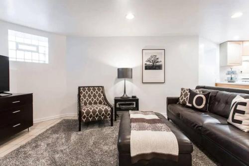 The Wrigleyville Garden 200 Steps to Wrigley-2BR in Chicago, USA