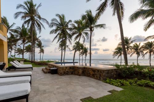 Exclusive Oceanfront Apartment Beach access in San Andrés Playa Encantada