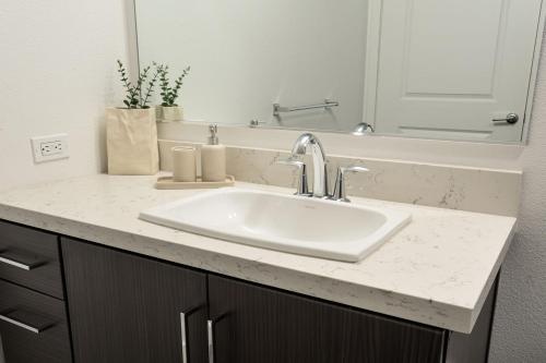 Luxury 1BDR centrally located in Hollywood in Los Angeles, USA