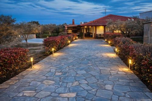 Narcis House