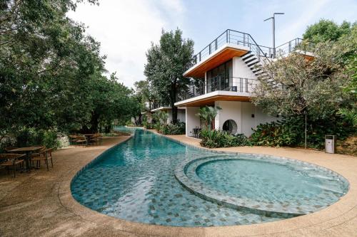 Svømmebasseng, Khanom Station 549 in Nakhon Si Thammarat