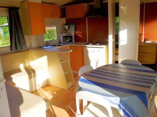Mobil-home confortable avec terrasse à Bieuzy - API-1-52-1307 (Mobil-home confortable avec terrasse a Bieuzy - API-1-52-1307) in 普呂梅利歐