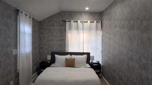 Private, Spacious & Comfy 1 bedroom Entire Suite With Separate Entry & Free Parking in 蘭多夫