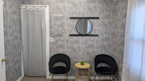 酒吧/高級酒吧, Private, Spacious & Comfy 1 bedroom Entire Suite With Separate Entry & Free Parking in 蘭多夫