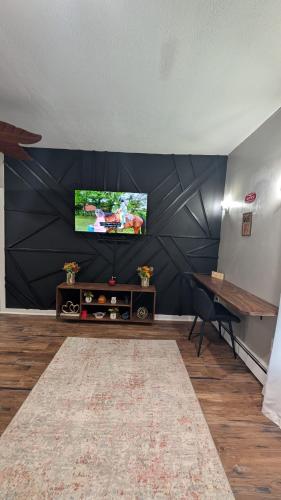 Private, Spacious & Comfy 1 bedroom Entire Suite With Separate Entry & Free Parking in Holbrook, USA
