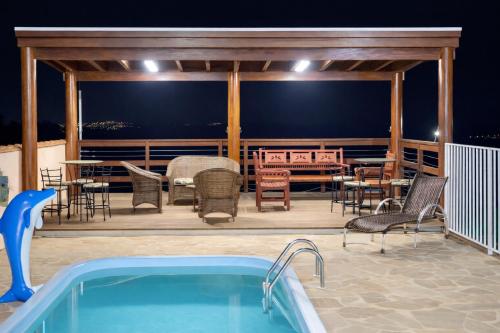 Peldbaseins, Loop Águas da Prata Chácara com Piscina Climatizada (Loop Aguas da Prata Chacara com Piscina Climatizada) in Águas Da Prata