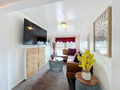 TreeTop Villa Minutes to Downtown and Winter Park - main image