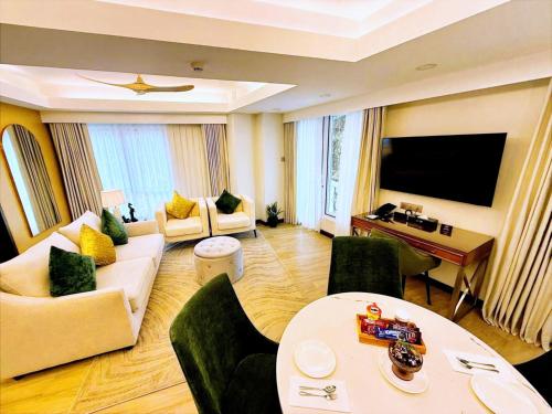 room detail thumbnail 1