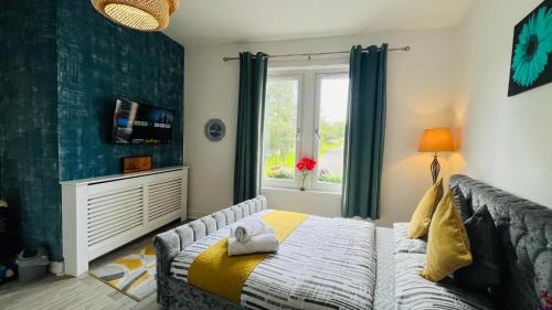 Entire Budget Friendly Apartment with Free Parking & Self Check-In in Cowdenbeath