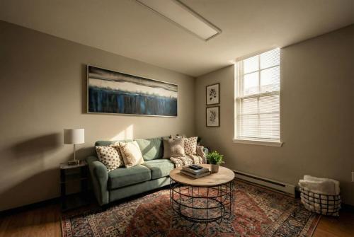 The Terrace at Park Place 2nd floor walk up -cozy 2 bedroom fast WiFi free coffee in Wilmington, USA