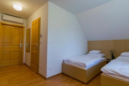 Double or Twin Room with Bathroom