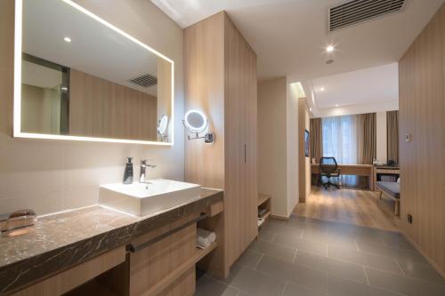 room detail thumbnail 2