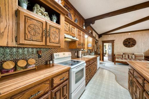 Wooded Mountain Retreat with Decks and Fireplace - image 9