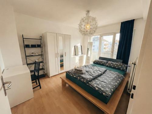 1 queen bed, 1 sofa bed