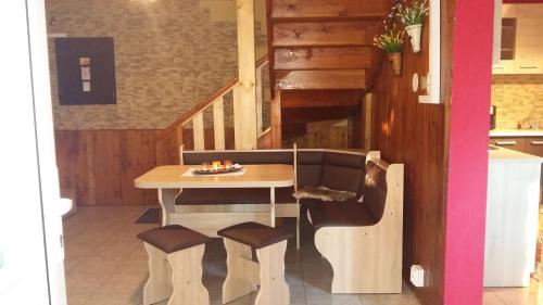 Liptovska Chata pri potoku in Svaty Kriz