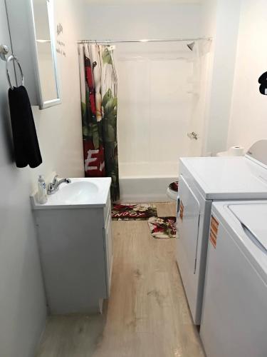 Cosy single-level home with laundry and parking in Huntington (WV)