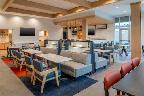 Hyatt House Fresno/Campus Pointe