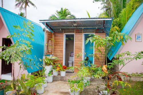 Bathroom, Isla Twin Cabin Rental in Carcar City