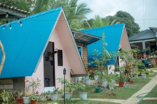 Exterior view, Isla Twin Cabin Rental in Carcar City