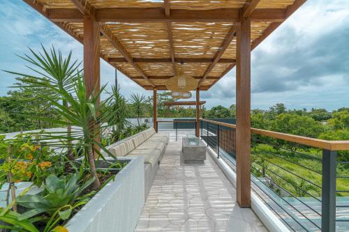 Kusa Villas - 3BR with Rooftop BBQ & Sunset Views - image 5