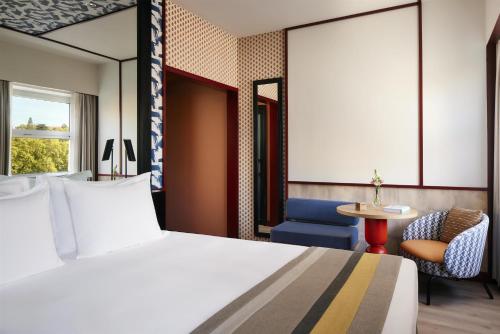 room detail thumbnail 0