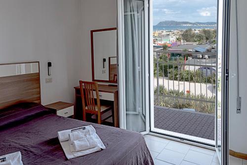 Deluxe Double Room with Side Sea View