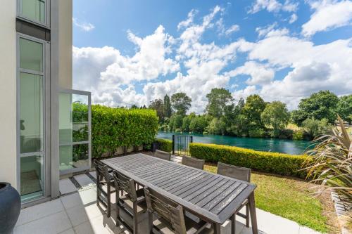 Riverlight Haven - Lake Taupo Holiday Home – khách sạn tại Nukuhau