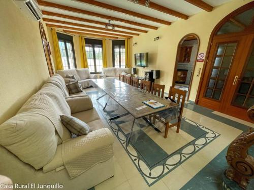 Casa Rural El Junquillo in Cuevas de San Marcos