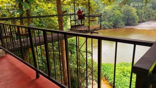 정원, Riverview Adventure Resort in 키툴가라