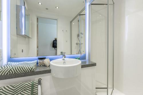 Bathroom, For Students Only - Dunaskin Mill in Glasgow near The Lantern