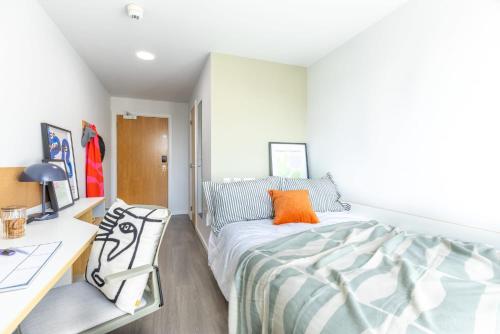 Guestroom, For Students Only - Dunaskin Mill in Glasgow near The Lantern