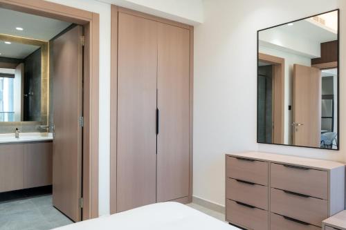 Werova - Modern 1BR Apartment Prime JVT Location - image 10