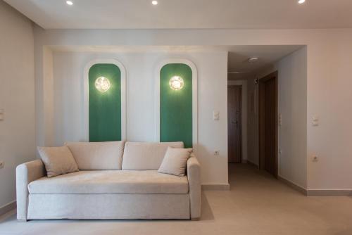 Heart of Heraklion 1BR Apt with Balcony Walking Distance to All Sites